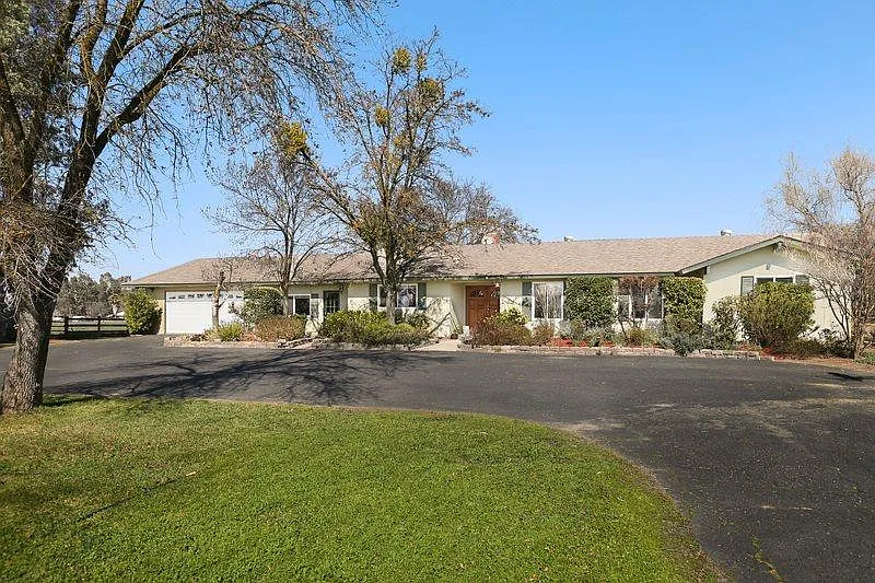 31361 Avenue 17 photo 1