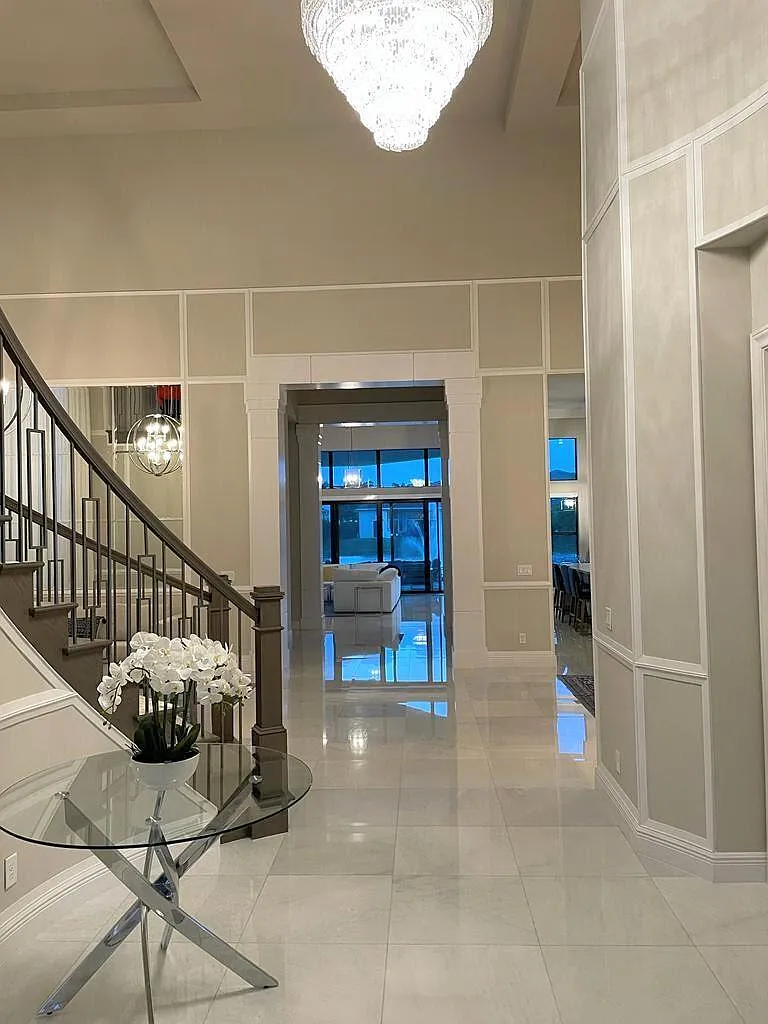 5 bed, 5.5 bath, 4662 sqft, $25,000 — Photo 3