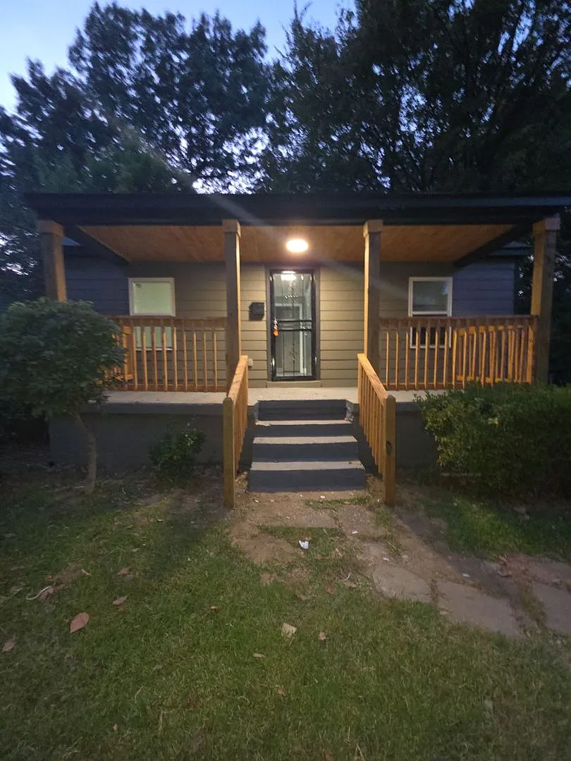 Spacious 3-Bedroom, 2-Bath House Unfurnished — Photo 1
