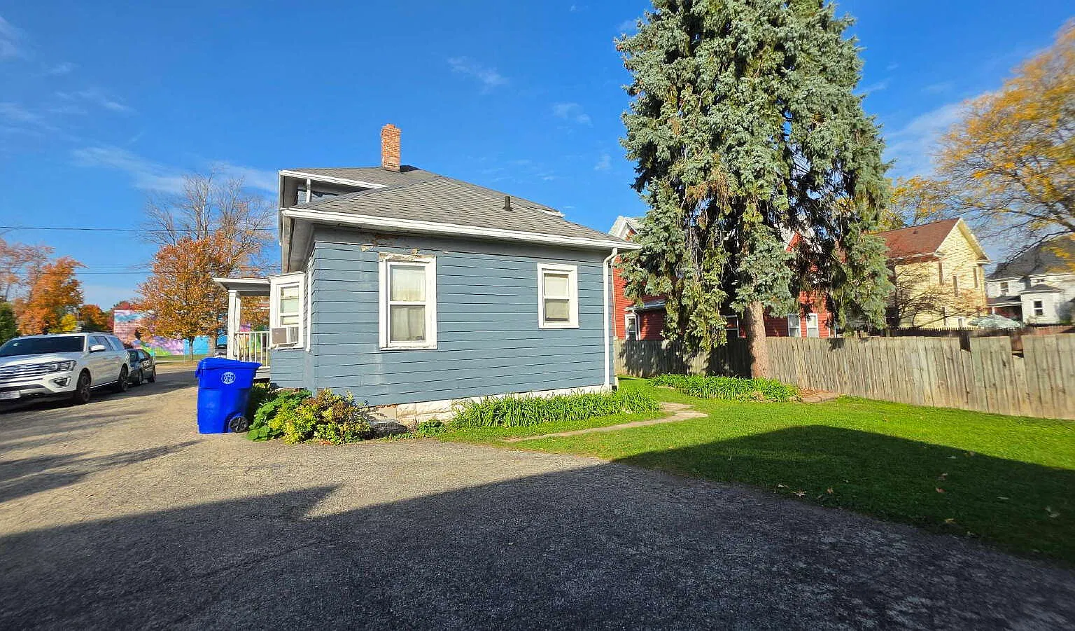 2 bed, 1.0 bath, 700 sqft, $1,050 — Photo 3