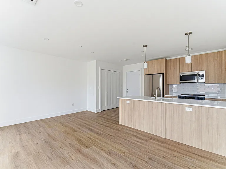 1035 Commonwealth Ave — Photo 78