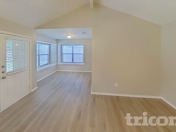 3rd image of 711 Darnel Dr