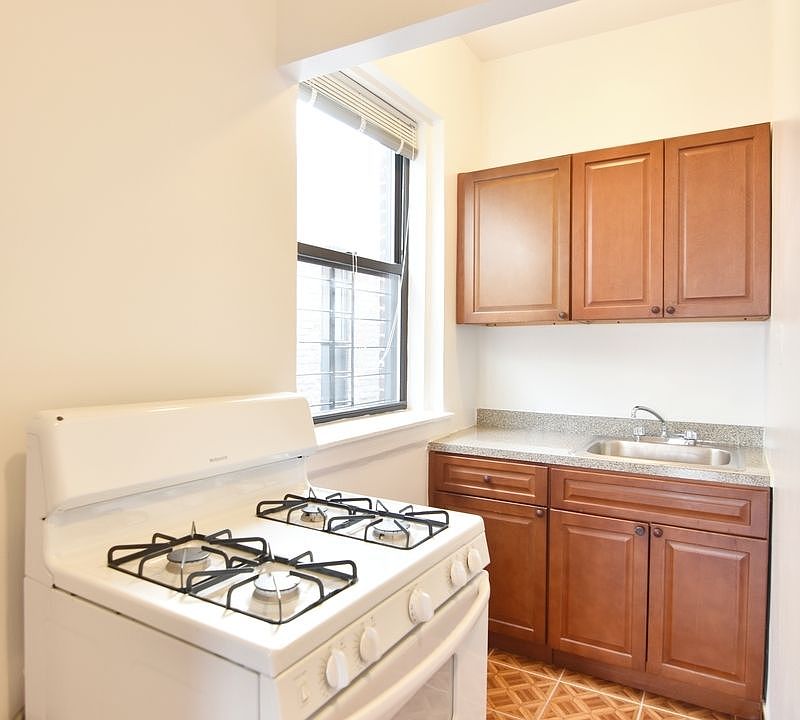 2nd image of 312 Manhattan Ave #6CC