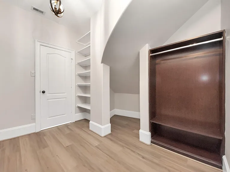 9815 Patricia Haven Ln — Photo 32