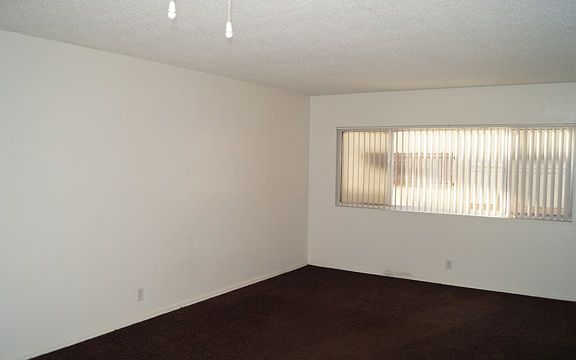 4th image of 836 W Beach Ave APT H