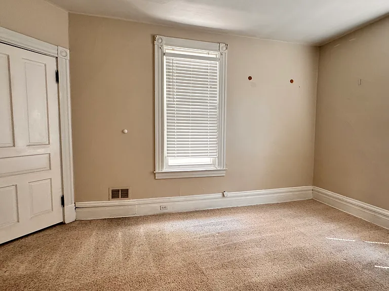 223 Lehigh Ave — Photo 17