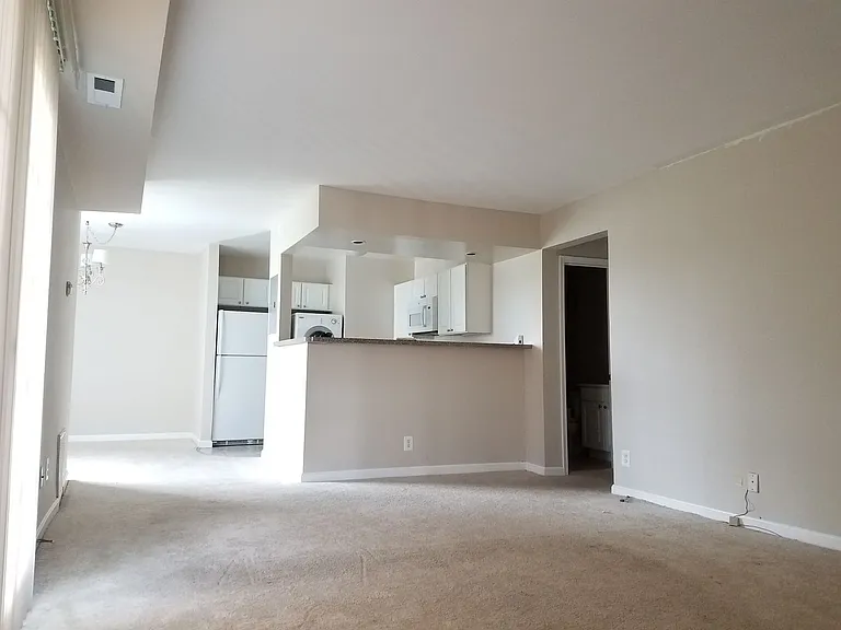 2500 Markham Ln #5 — Photo 4