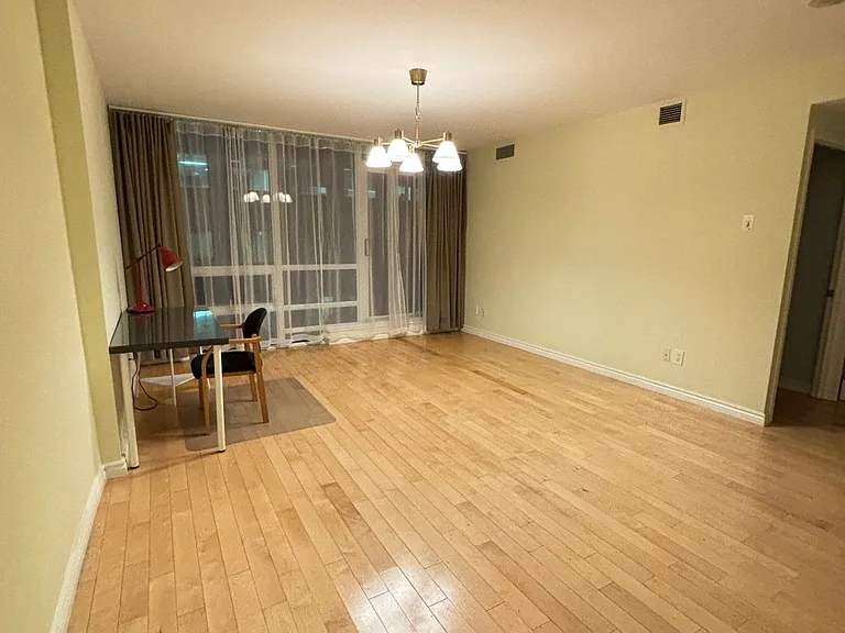 263 Wellington St W #905 — Photo 6