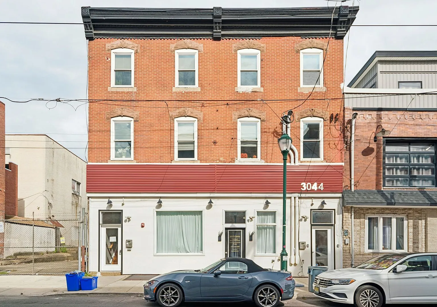 3044 Richmond Street — Photo 2