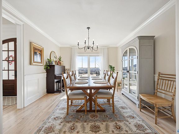 5th image of 10 William Way Pl SE