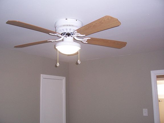 4th image of 208 Shabbona Dr