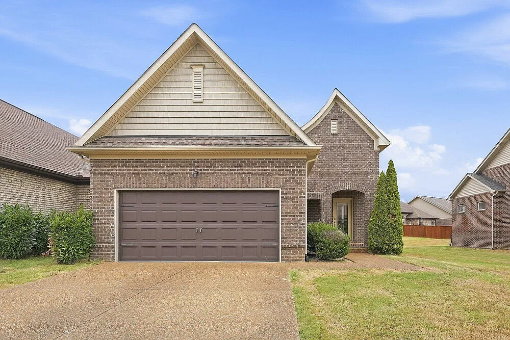 3 bed, 2.0 bath, 1596 sqft, $2,250 — Photo 1