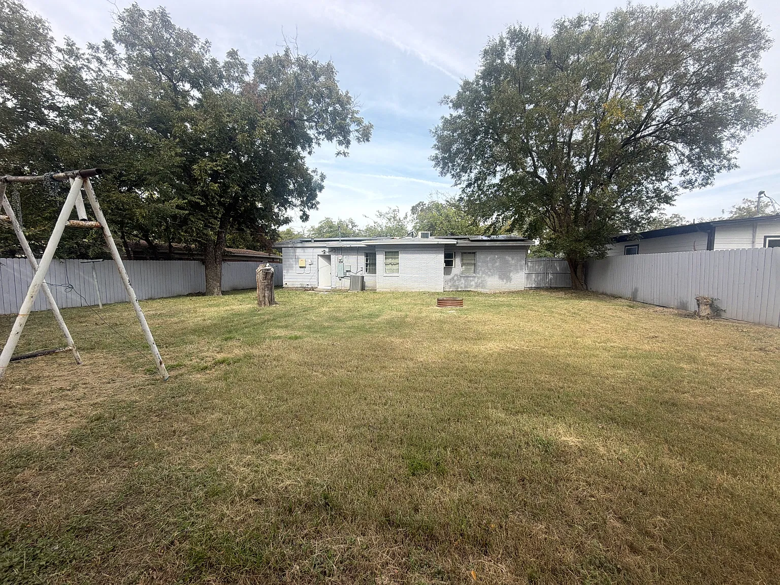 606 Kelly Terrace - 1 — Photo 1
