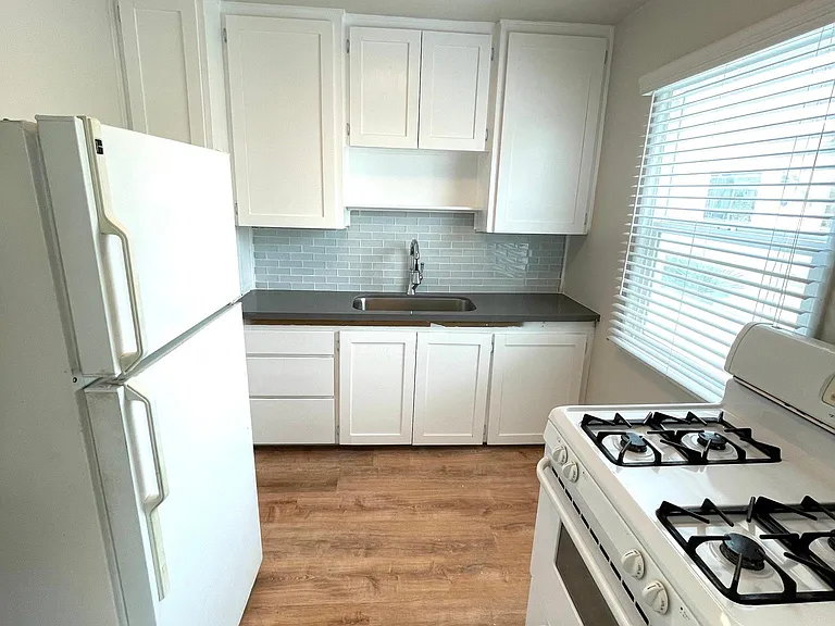 373 Termino Ave #3 — Photo 2