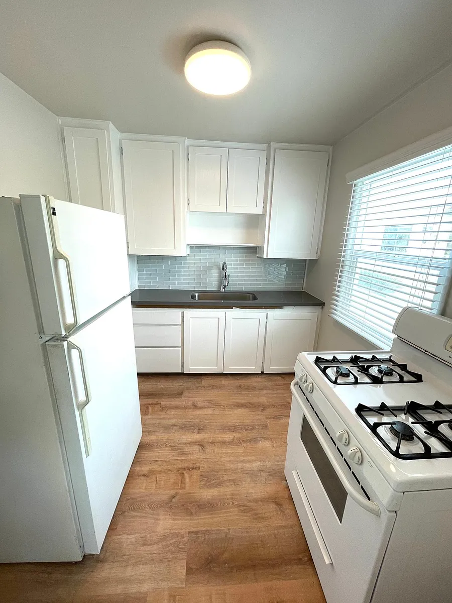 Building Photo - 373 Termino Ave #3