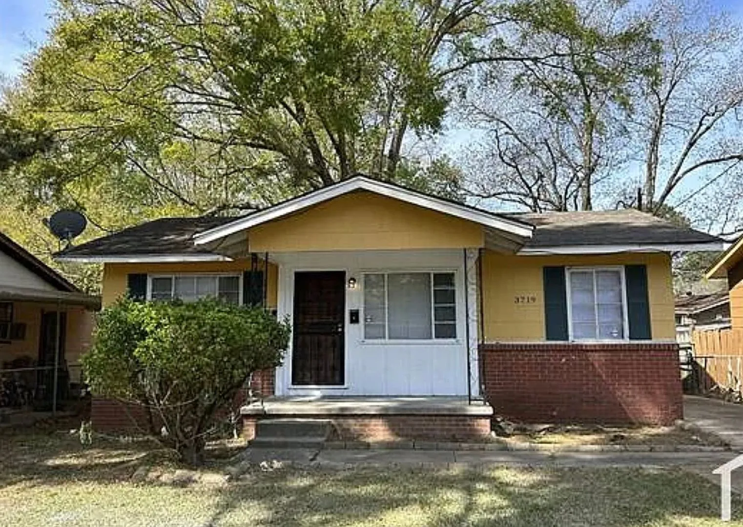 Move-In Ready 3BR/1BA Home in Jackson | Recently Renovated & Convenient Parking — Photo 1