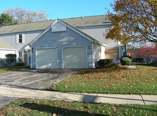 2541 Prairieview Ln S, Aurora, IL 60502
