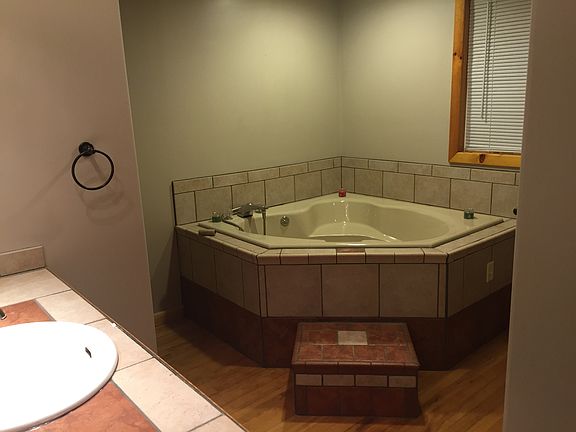 3rd image of 42726 SE 140th St