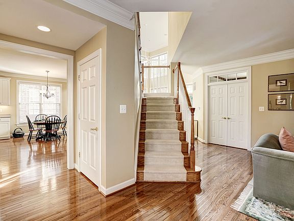 4th image of 3849 Farrcroft Dr