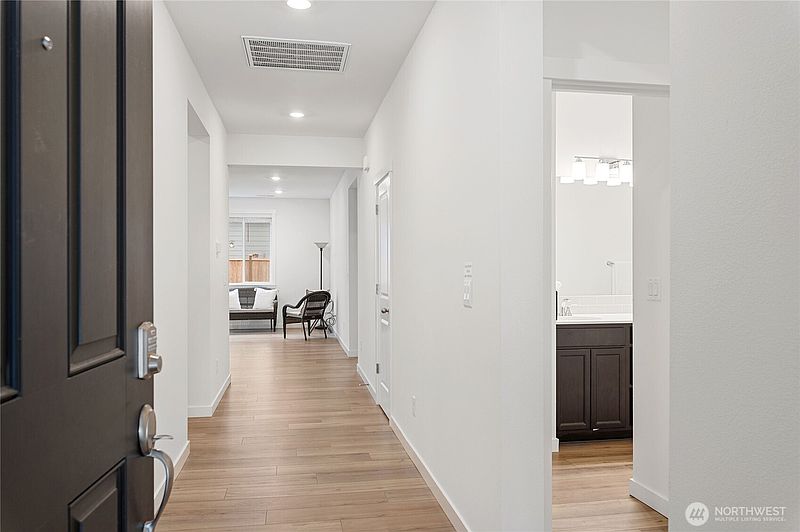 4th image of 16911 127th Avenue Ct E