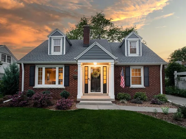 2461 North 94th STREET, Wauwatosa, WI 53226