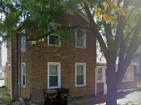 211 N Walnut Ave, Freeport, IL 61032