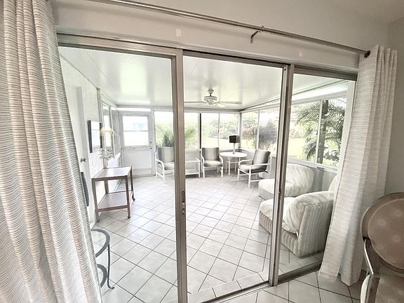 5th image of 1040 N Palm Lane #B