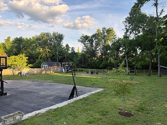 5th image of 155 Lake Park Dr