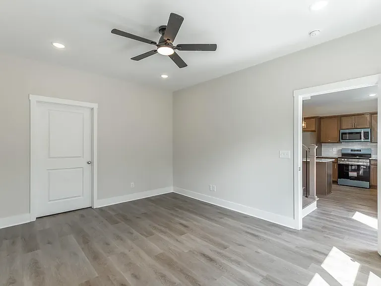 4696 Heiskell Dr — Photo 12