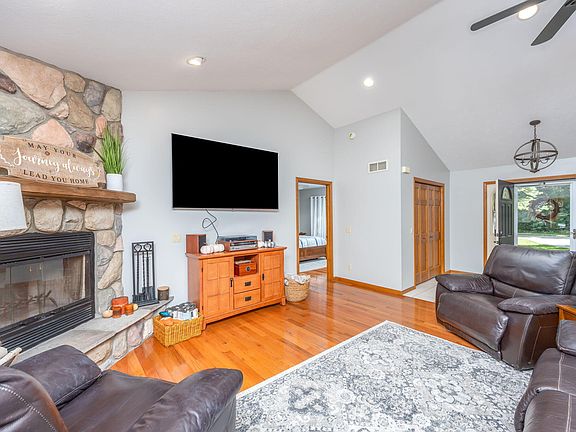 5th image of 6831 White Pine Dr
