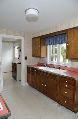 5th image of 1018 Central Ave