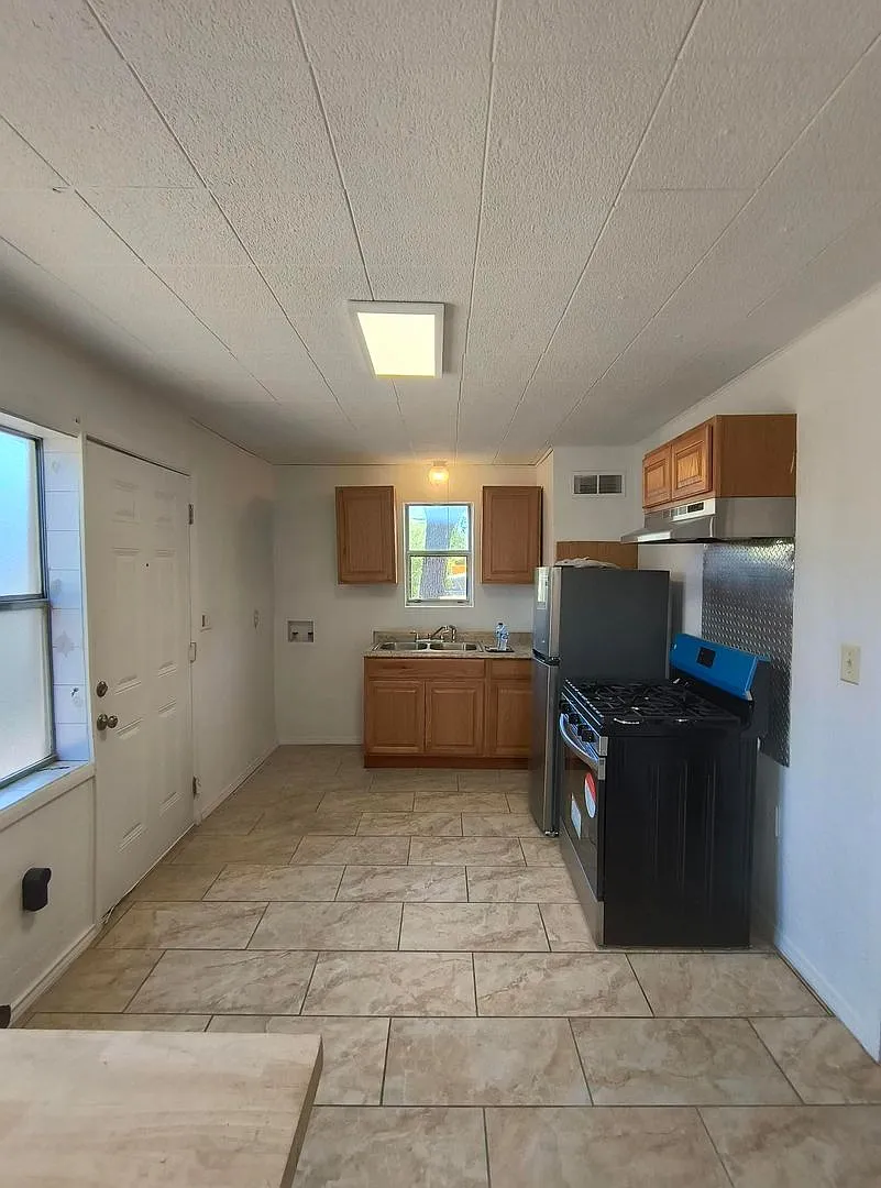 Cozy 2-Bedroom Home With Fenced Backyard. Coming Soon! — Photo 3