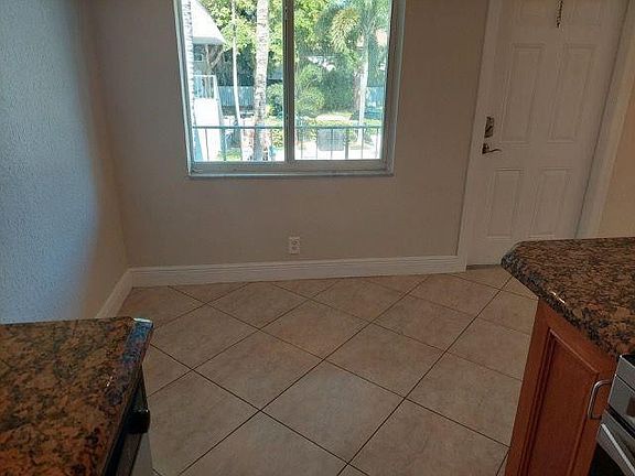 5th image of 1460 NE 18 Street #206
