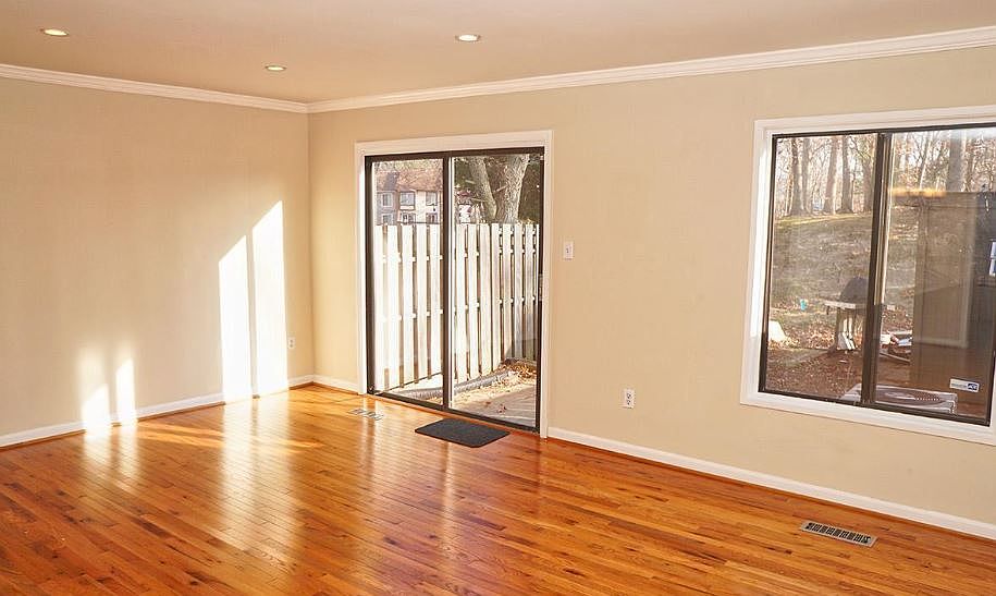 1st image of 2937 Cambridge Dr