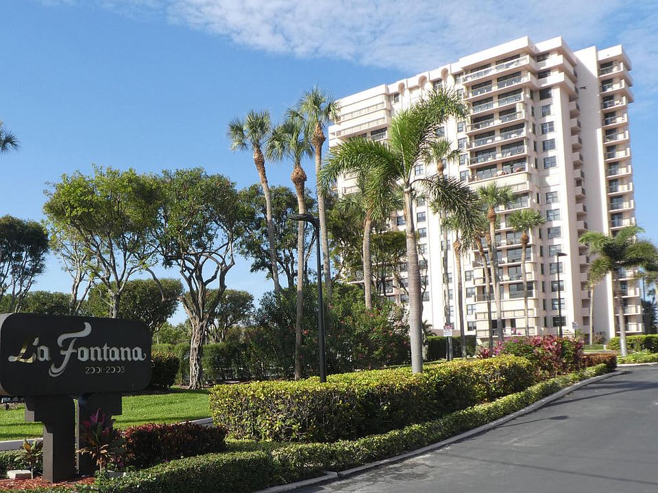 Entrance to La Fontana