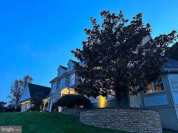 2nd image of 3 Wyndemere Lake Dr