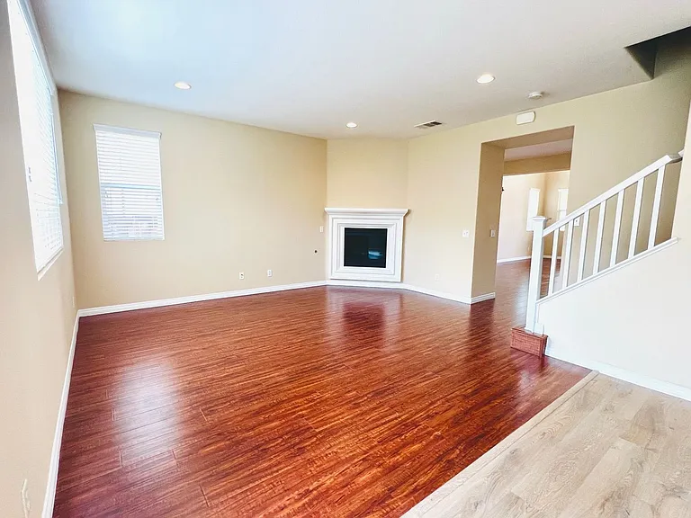 2758 Lavender St — Photo 15
