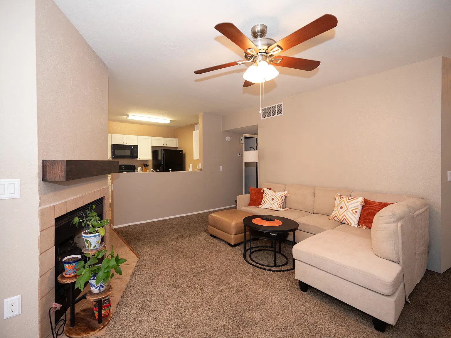 2 bed, 1015 sqft, $1,200 — Photo 1