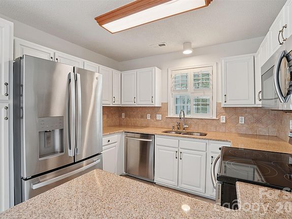 2nd image of 414 Glensprings Dr