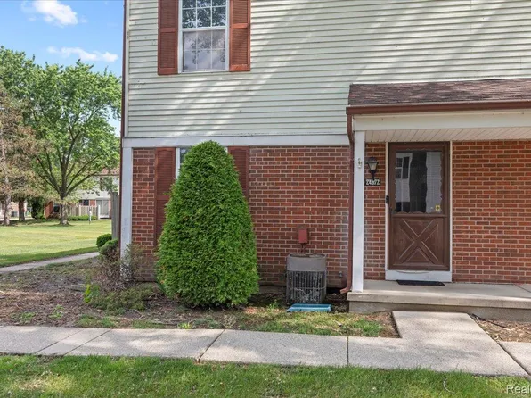 24672 N Meadow Dr, Harrison Township, MI 48045
