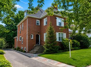 59 Essex Rd, Great Neck, NY 11023