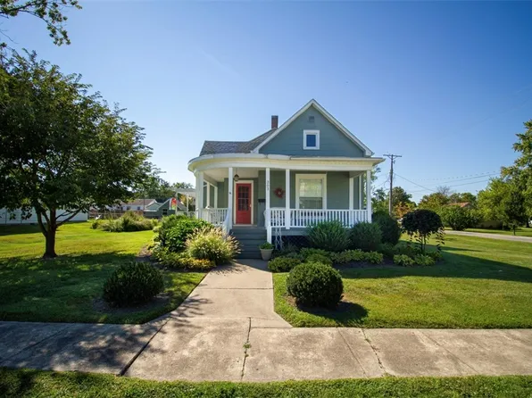303 Locust St, Marshall, IL 62441