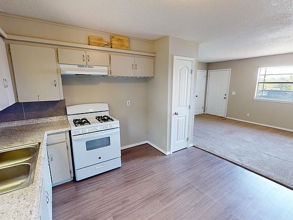 5th image of 503 E Main St