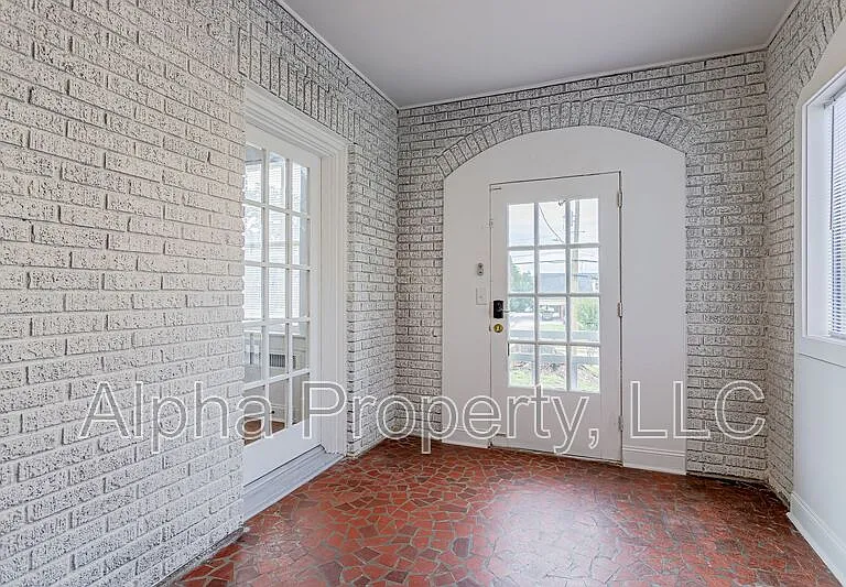 712 Augusta St — Photo 4
