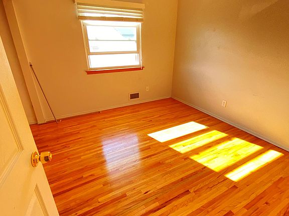4th image of 32 Carpenter Ave
