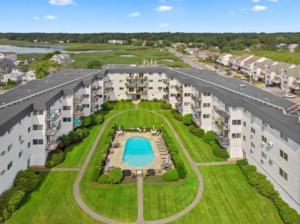 190 King's Highway #A8, Hampton, NH 03842