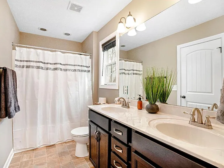 Camelot Dr — Photo 4