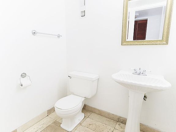 5th image of 6900 Bay Dr APT 3I