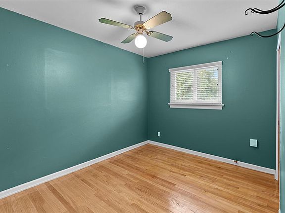 5th image of 16 Country Squire Ct