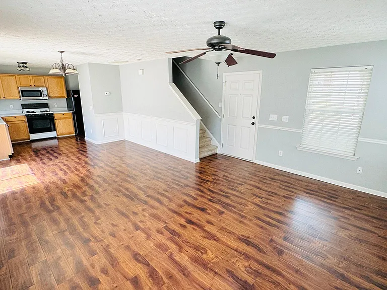 146 Swanee Ln — Photo 4